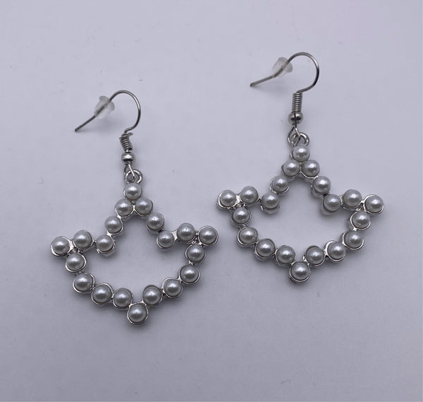 Alpha Kappa Alpha - Ivy Leaf Pearl Outlined Earrings
